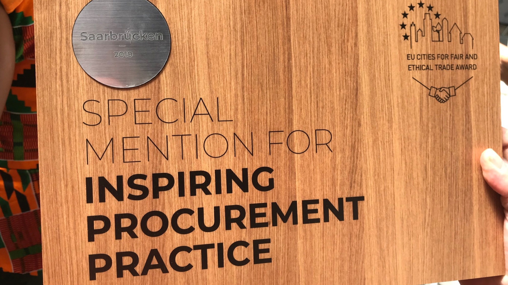 Landeshauptstadt erhält lobende Erwähnung für ihre faire Beschaffung beim europäischen Wettbewerb „EU-Städte für fairen und ethischen Handel“