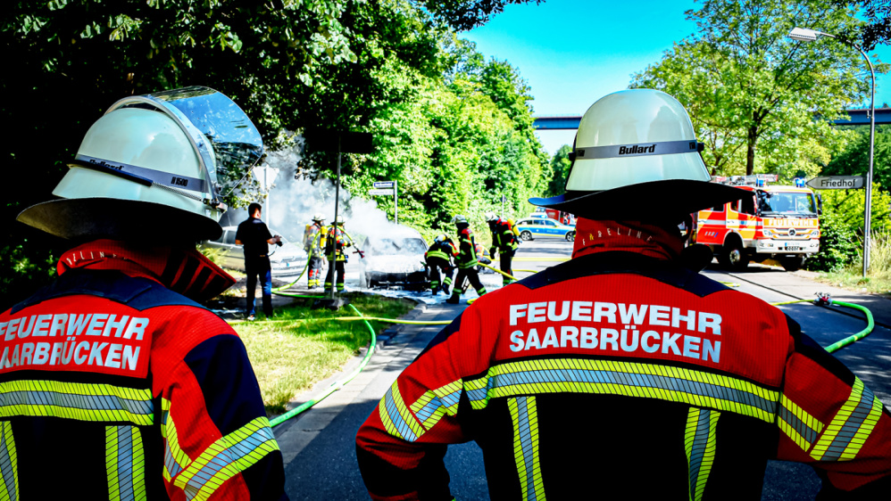 Freiwillige Feuerwehr im Einsatz Freiwillige Feuerwehr im Einsatz