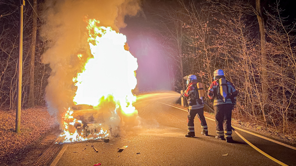 Freiwillige Feuerwehr im Einsatz Freiwillige Feuerwehr im Einsatz