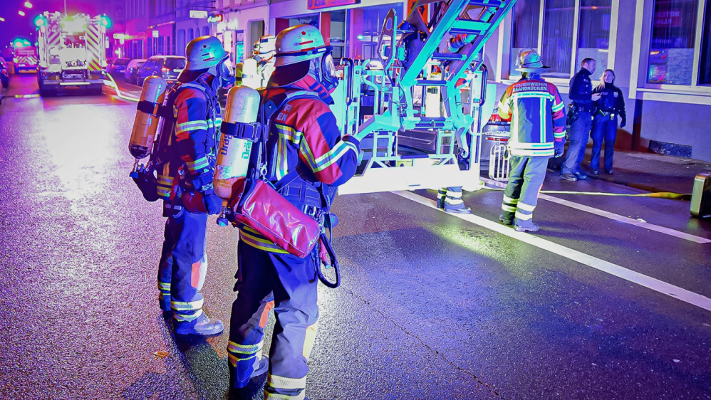 Freiwillige Feuerwehr im Einsatz Freiwillige Feuerwehr im Einsatz