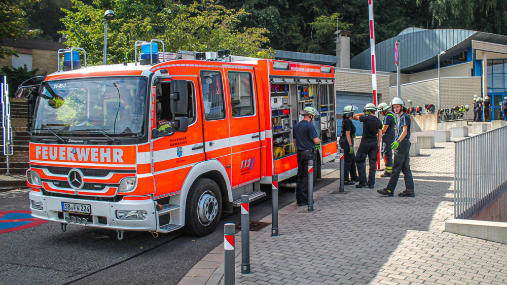 Freiwillige Feuerwehr im Einsatz Freiwillige Feuerwehr im Einsatz