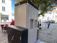 Verteilerkasten an einem Platz