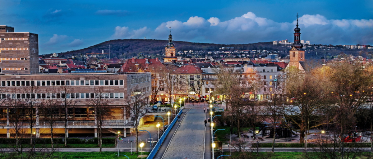 Blick vom Schloss auf die alte Brücke